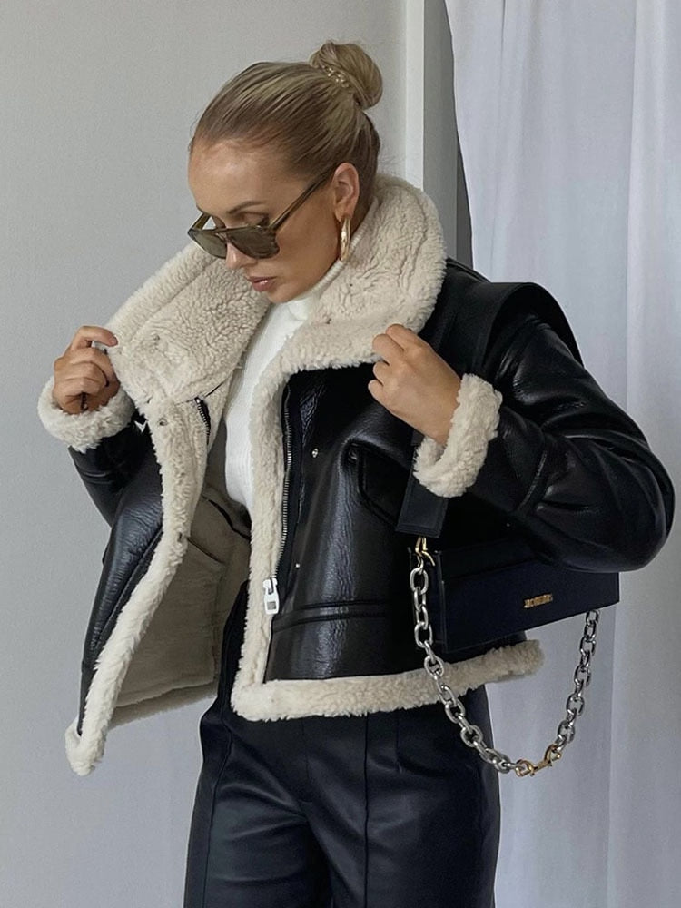 Short ecological sheepskin jacket with large pockets
