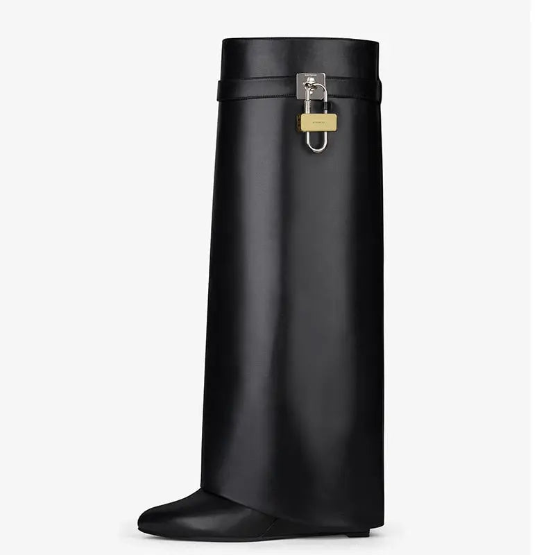 Padlock oversized Shark boot in lux eco-leather