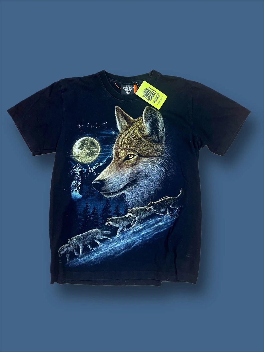 Vintage 2yk t-shirt with wolf size M