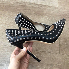 Studded decollete woman heel